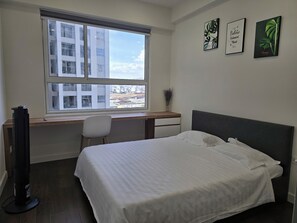 2 bedrooms, iron/ironing board, WiFi