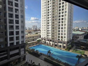 Pool - Spacious 4-Bedroom Apartment (Hồ Chí Minh)
