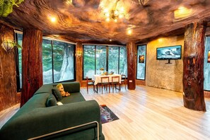 Zimmer, Flussblick (Groot, Panorama, with Jacuzzi)