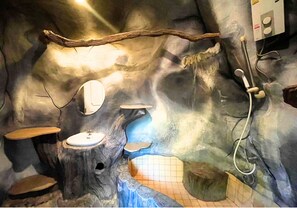 Superior Twin Room | Bathroom