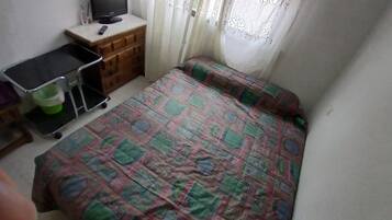 Dormitorio compartido, 1 habitación, fumadores, patio | 1 dormitorio