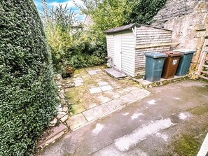 Property grounds - Bourne Cottage (Castleton)