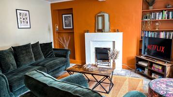 Smart-TV, Kamin, Videospiele, Arbeitsbereiche