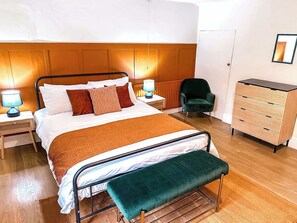 3 bedrooms, iron/ironing board, travel crib, WiFi