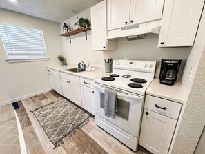 Fridge, microwave, oven, stovetop - The Explorer duplex unit (Boise)
