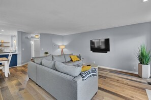 Smart TV - Tranquil Townhouse near hospital (Boise)