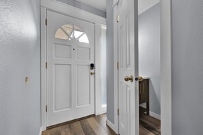 Interior - Tranquil Townhouse near hospital (Boise)