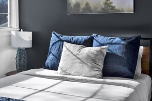 3 habitaciones, escritorio, tabla de planchar con plancha y wifi gratis 