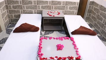 Höyrysauna, mutakylpyjä, syväkudoshierontaa, 3 hoitohuonetta