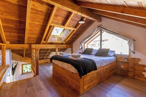 2 chambres, bureau, fer et planche Ă repasser, lit parapluie