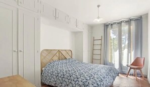3 Schlafzimmer, Schreibtisch, Bügeleisen/Bügelbrett, Reisekinderbett
