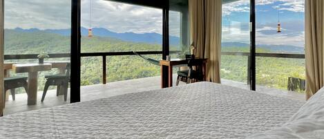 1 Schlafzimmer, Zimmersafe, Schreibtisch, Bügeleisen/Bügelbrett