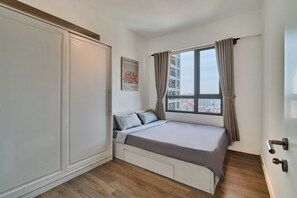 2 bedrooms, iron/ironing board, WiFi, bed sheets