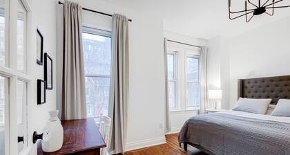 Charming 2-bedroom, 1 bath apartment in historic Cabbagetown