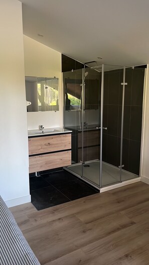 Hair dryer, towels, toilet paper - Apartment with your head in the trees, 50m from the lake - Hourtin Port (Hourtin)
