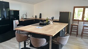 Private kitchen - Apartment with your head in the trees, 50m from the lake - Hourtin Port (Hourtin)