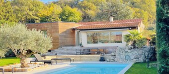 Crémieu, calm and relaxation, 2 steps from the center.