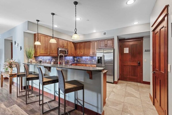 Fridge, microwave, oven, stovetop - Riverstone Village—Spacious 2nd Floor Corner Unit w/ Wrap-Around Patio (Coeur d'Alene)