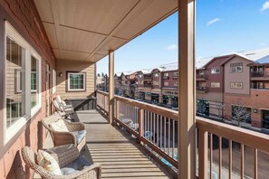 Property grounds - Riverstone Village—Spacious 2nd Floor Corner Unit w/ Wrap-Around Patio (Coeur d'Alene)
