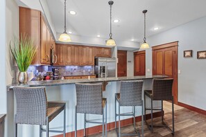 Fridge, microwave, oven, stovetop - Riverstone Village—Spacious 2nd Floor Corner Unit w/ Wrap-Around Patio (Coeur d'Alene)
