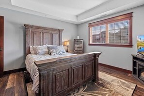 3 bedrooms, iron/ironing board, free WiFi - Riverstone Village—Spacious 2nd Floor Corner Unit w/ Wrap-Around Patio (Coeur d'Alene)