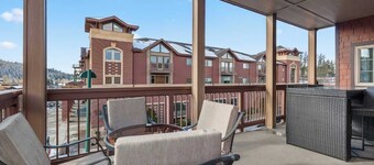 Riverstone Village—Spacious 2nd Floor Corner Unit w/ Wrap-Around Patio