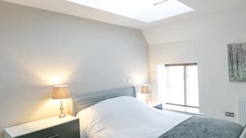 2 bedrooms, iron/ironing board, travel cot, free WiFi
