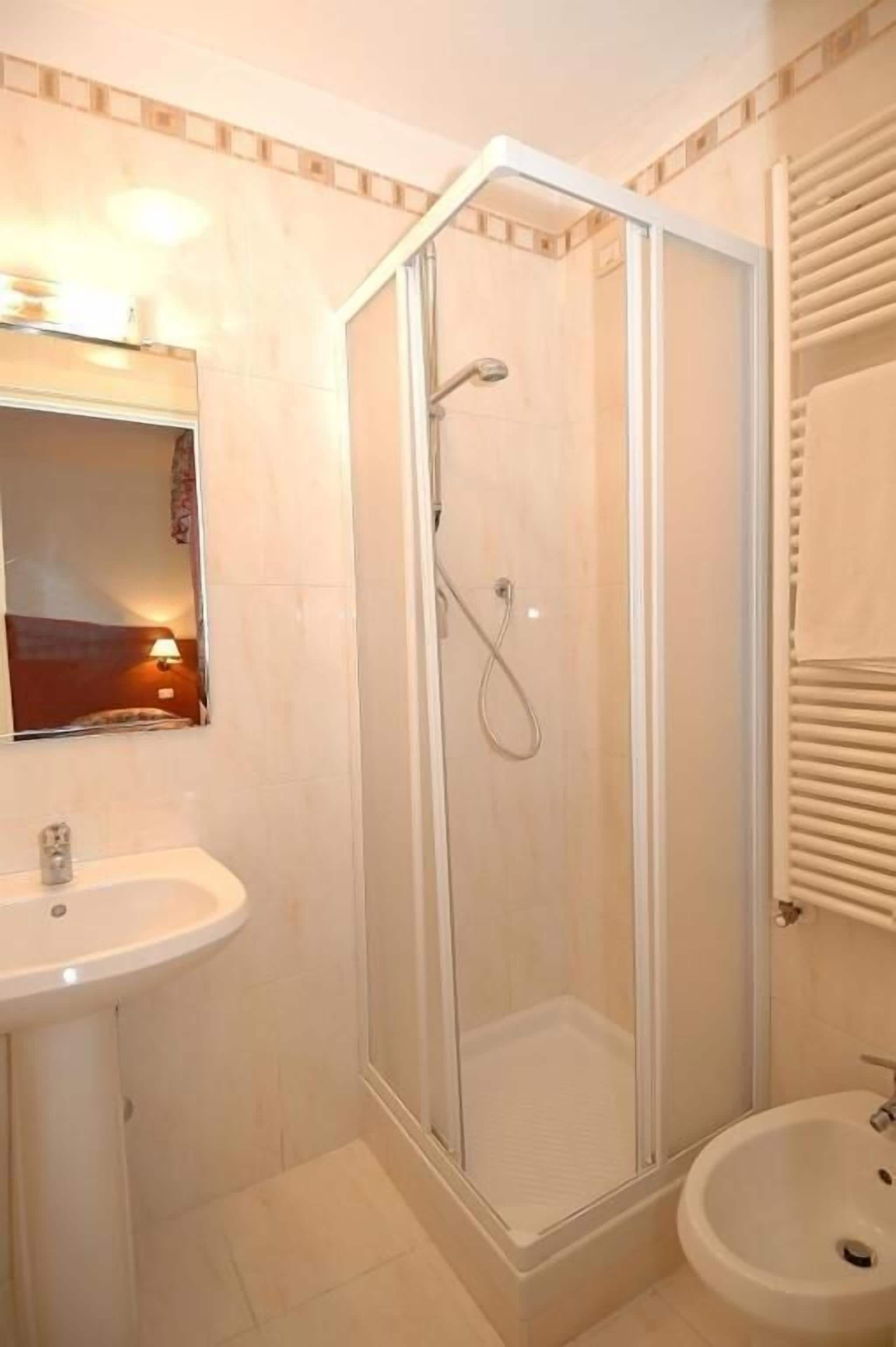 Photo - Hotel Ambasciata Venice - Atika & Atif