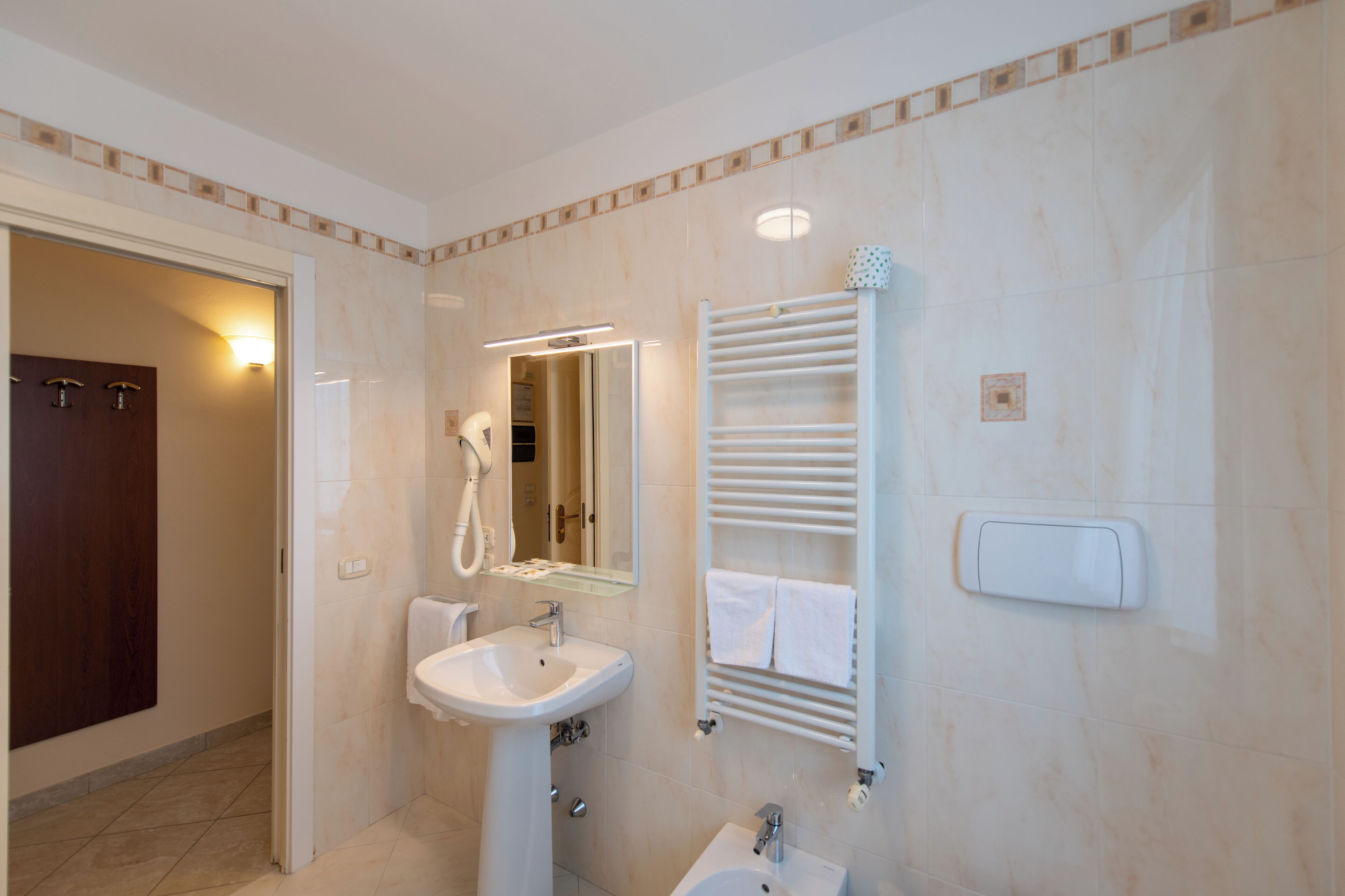 Photo - Hotel Ambasciata Venice - Atika & Atif