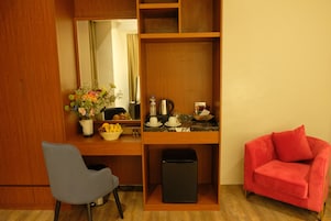 Family Suite | In-room safe, free WiFi, bed sheets