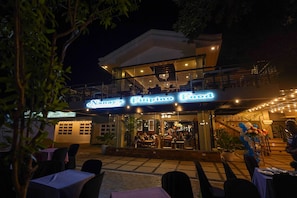 A restaurant named 'Nanay's Filipino Food' with outdoor seating and a balcony.