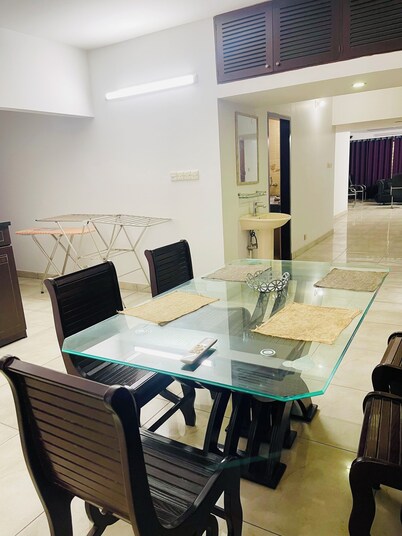 Spacious 4-bedroom apartment in lovely Dhaka Gulshan with AC, WiFi