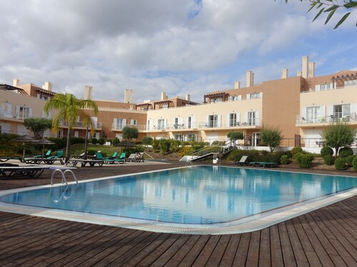 Apartment opposite the Ria Formosa and the beach, in a private condo with swimming pool