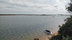 Sun loungers - Apartment opposite the Ria Formosa and the beach, in a private condo with swimming pool (Cabanas de Tavira)