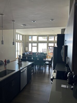 Micro-ondas, fogão, cooktop, lava-louças