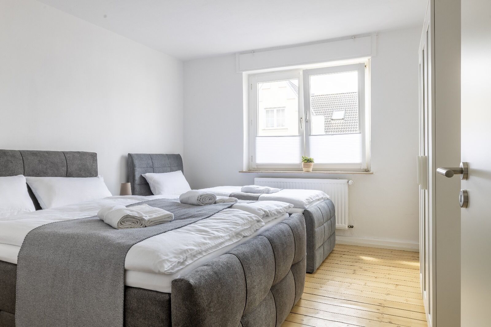 2 室のベッドルーム、アイロン / アイロン台、WiFi、ベッドシーツ