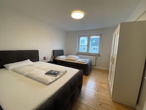 2 bedrooms, desk, iron/ironing board, WiFi - Gemütliches wohnen in idealer Lage, nahe Dortmund! (Holzwickede)