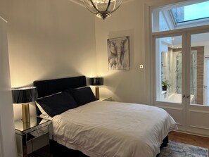 2 soverom, strykejern/-brett, reiseseng for barn og wi-fi