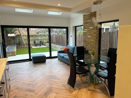 Lovely London Garden Flat Close to Underground Station