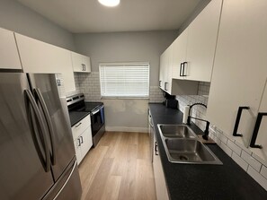 Private kitchen - Stylish Homey 4Bedroom With Outdoor Pool (Miami)