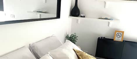 1 habitación, escritorio, wifi gratis y ropa de cama