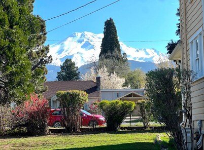 Historic House near Downtown Mt Shasta