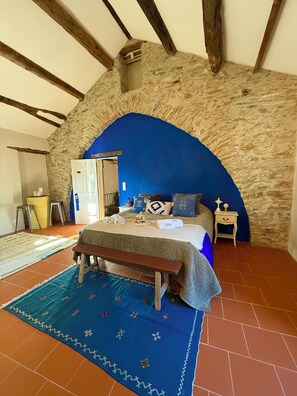 3 bedrooms, iron/ironing board, travel cot, free WiFi - Ostal de la Croix Vieussan Sud de France (Vieussan)