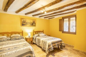 4 bedrooms, WiFi, bed sheets - Gîte Teulé 2 in the Pyrenees: A perfect getaway in the middle of nature|11 pax (Les Iglésies)