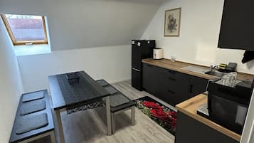 Réfrigérateur, four, plaque de cuisson, lave-vaisselle