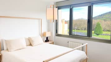4 bedrooms, WiFi, bed sheets