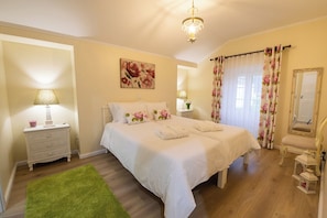 Grandparents' House | Individually decorated, individually furnished, blackout drapes - Quinta da Queiró (Ponta Delgada)