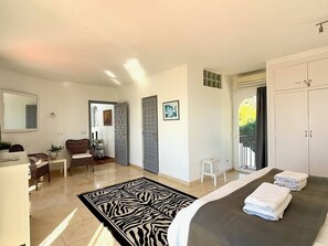 3 bedrooms, iron/ironing board, Internet, bed sheets - Dream Views Pool Villa La Capellanía (Benalmadena)