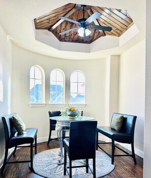 Dining - Lux 5BR Near Legacy The Star - 4800 sqftS spacious  in fabulous Frisco  WiFi (Frisco)