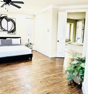 5 bedrooms, iron/ironing board, WiFi, bed sheets